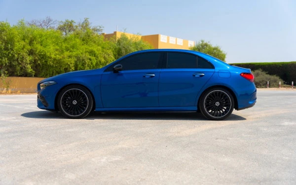  Blue Mercedes A200 Photo 3