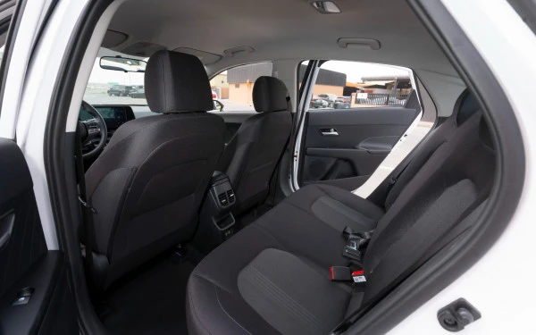  White Hyundai Accent Photo 10