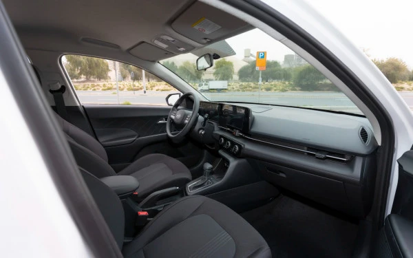  White Hyundai Accent Photo 13