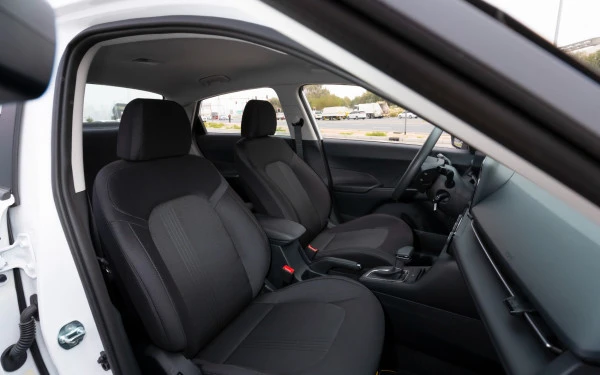  White Hyundai Accent Photo 14