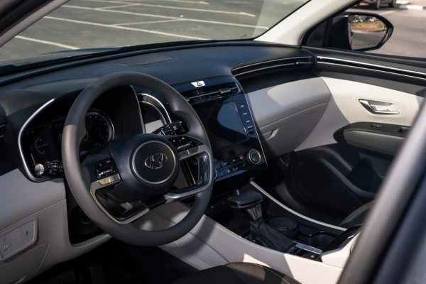  Black Hyundai Tucson Photo 7