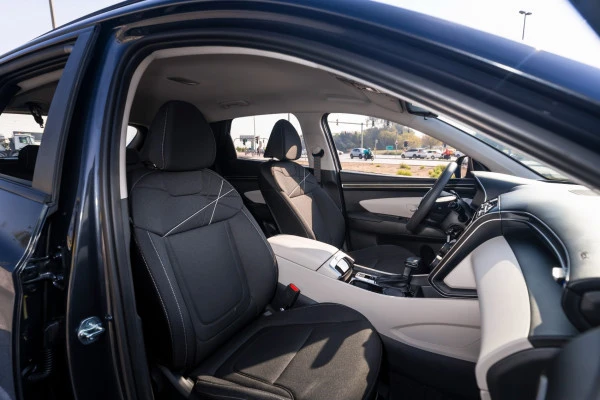  Black Hyundai Tucson Photo 9