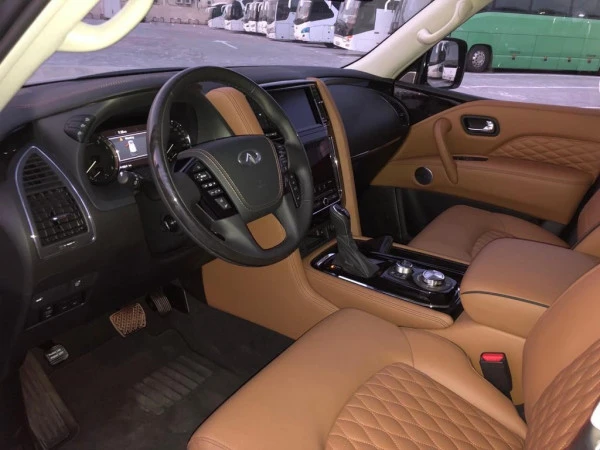  Dark Grey Infiniti QX 80 Photo 4