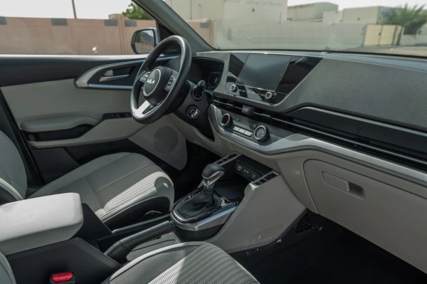  Dark Grey KIA Carens Photo 6