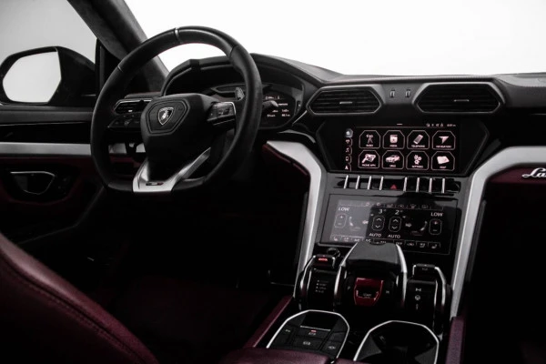  Dark Grey Lamborghini Urus Photo 3