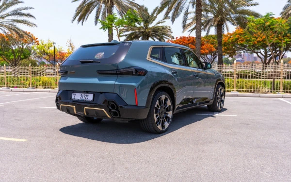  Green BMW XM Photo 3