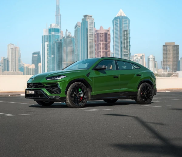  Green Lamborghini Urus Photo 2