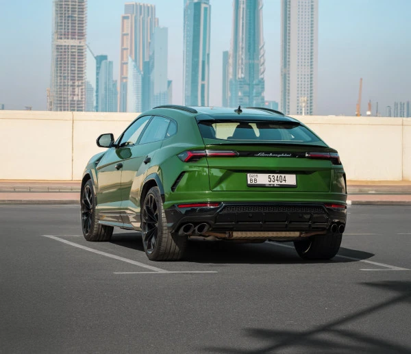  Green Lamborghini Urus Photo 3