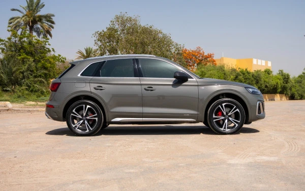  Grey Audi Q5 Photo 3