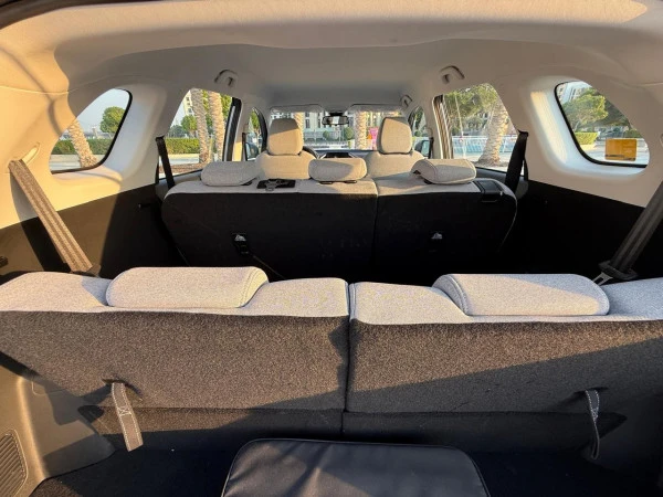  Grey Chevrolet Captiva Photo 4