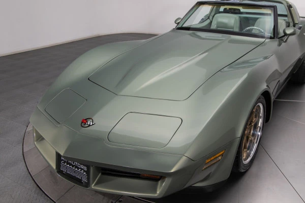  Grey Chevrolet Corvette Photo 2