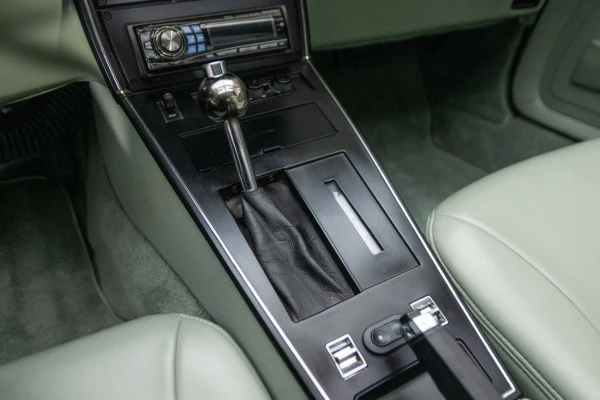  Grey Chevrolet Corvette Photo 7