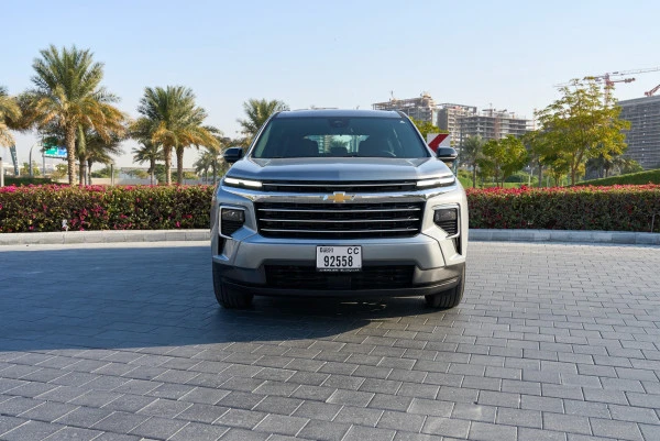  Grey Chevrolet Traverse Photo 3