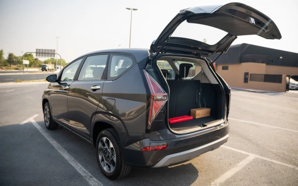  Grey Hyundai Stargazer Photo 4