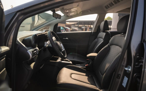  Grey Hyundai Stargazer Photo 5