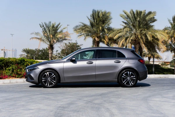  Grey Mercedes A180 Photo 3