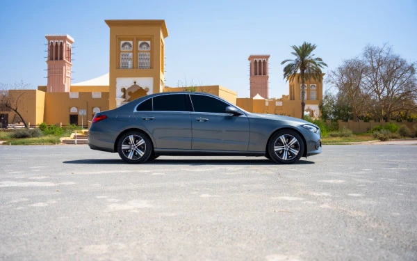  Grey Mercedes C200 Photo 4