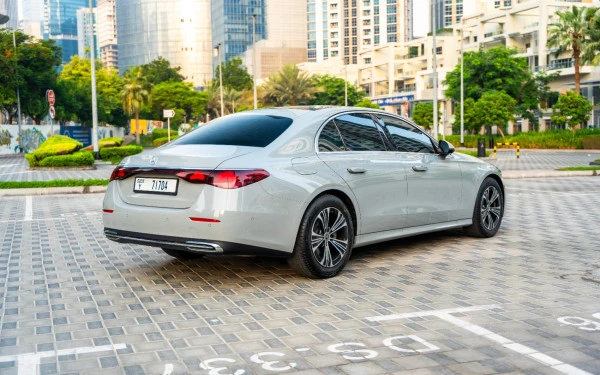  Grey Mercedes E200 Photo 7