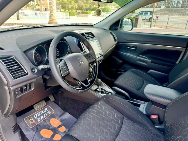  White Mitsubishi ASX Photo 2