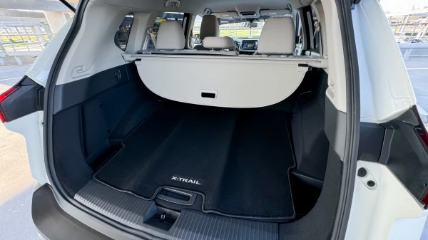  Pearl White Nissan Xtrail Photo 8