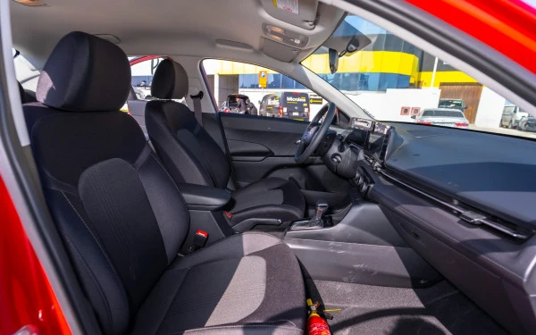  Red Hyundai Accent Photo 9