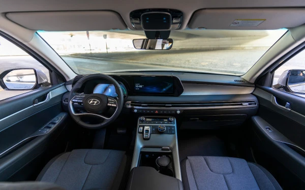  Silver Hyundai Palisade Photo 8