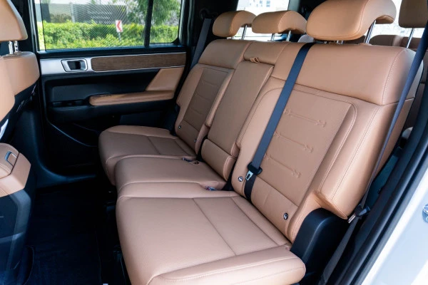  Silver Hyundai Santa Fe Photo 9