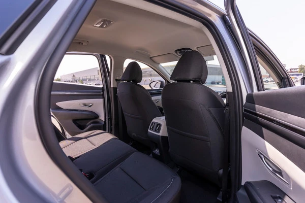  Silver Hyundai Tucson Photo 7