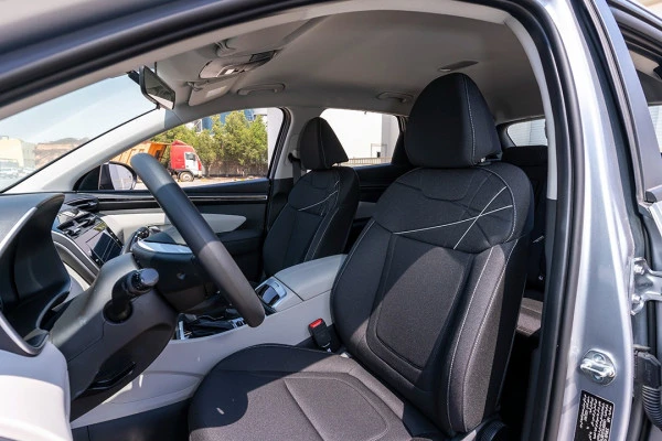  Silver Hyundai Tucson Photo 9