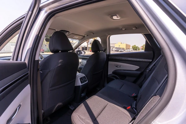  Silver Hyundai Tucson Photo 10