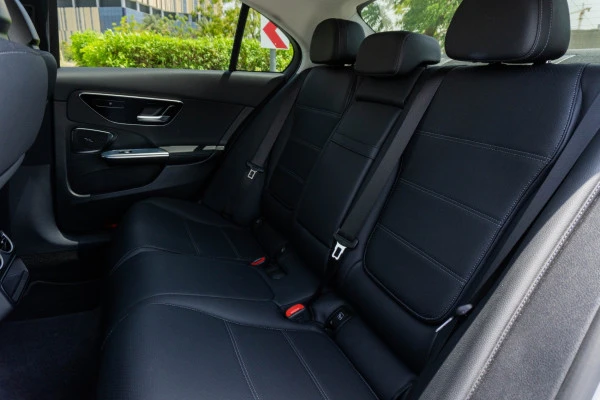  Silver Mercedes C200 Photo 5