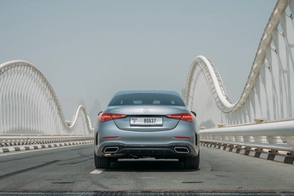  Silver Mercedes C200 Photo 2