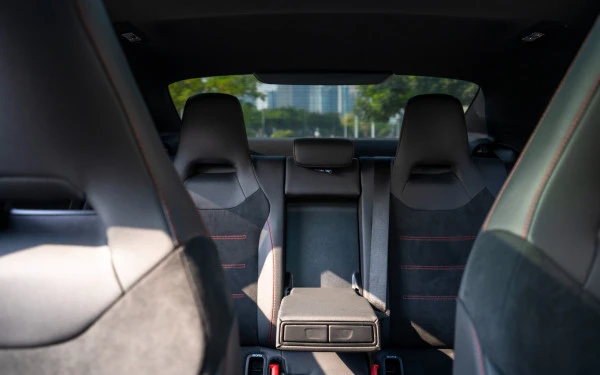  Silver Mercedes CLA200 Photo 5