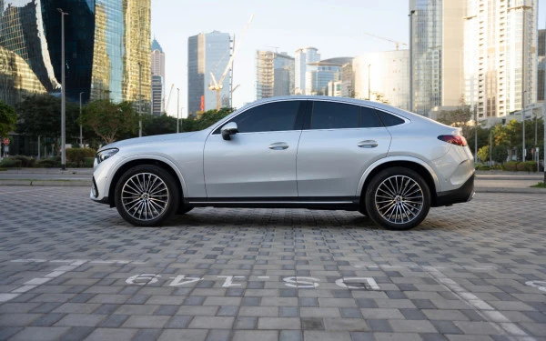  Silver Mercedes GLC 300 Photo 2