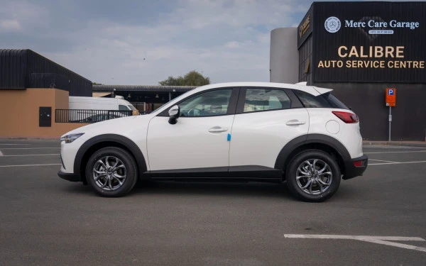  White Mazda CX3 Photo 2