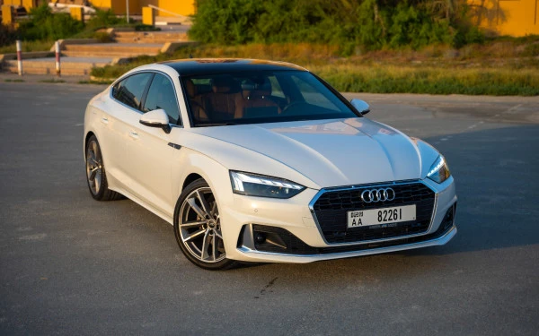  White Audi A5 Photo 2