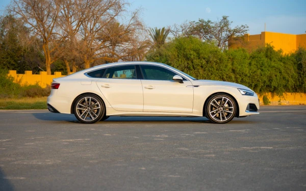 White Audi A5 Photo 3