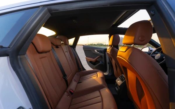  White Audi A5 Photo 9