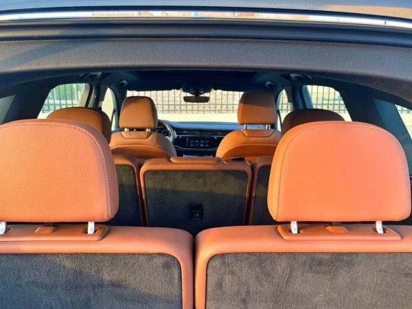  White Audi Q7 Photo 2