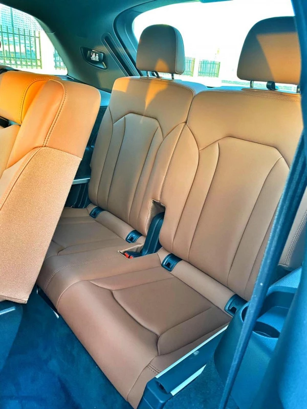  White Audi Q7 Photo 4