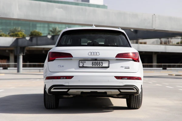  White Audi Q5 45TFSI quattro Photo 3