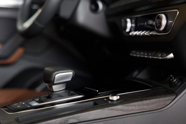  White Audi Q5 45TFSI quattro Photo 6