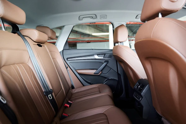  White Audi Q5 45TFSI quattro Photo 7