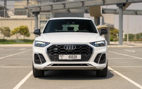  White Audi Q5 Photo 2
