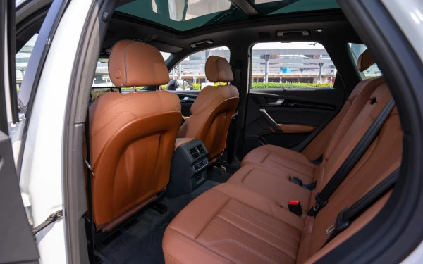  White Audi Q5 Photo 7