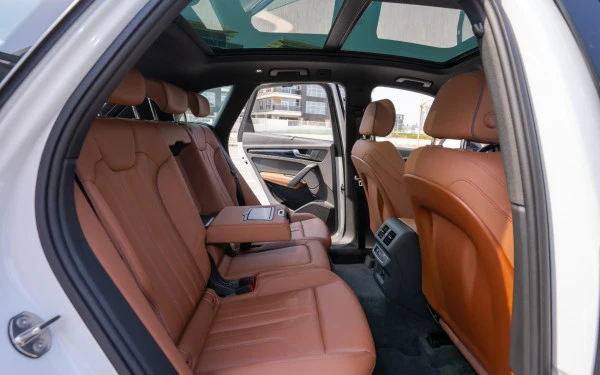  White Audi Q5 Photo 8