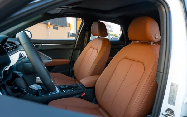  White Audi Q3 Sportback Photo 6