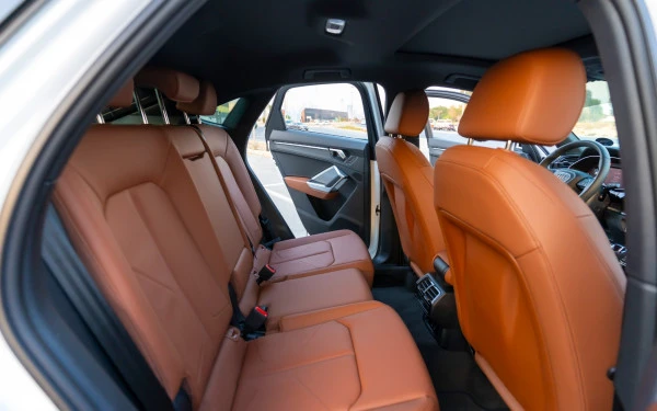  White Audi Q3 Sportback Photo 10