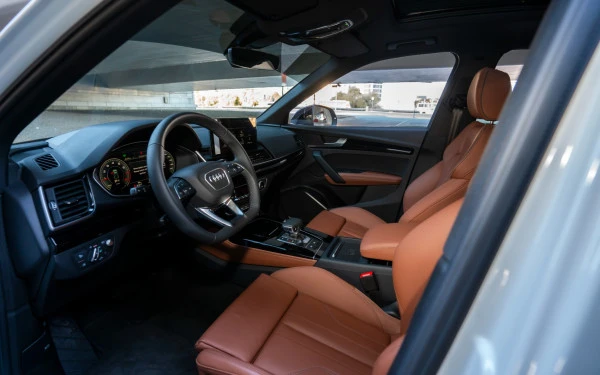  White Audi Q5 Sportback Photo 5