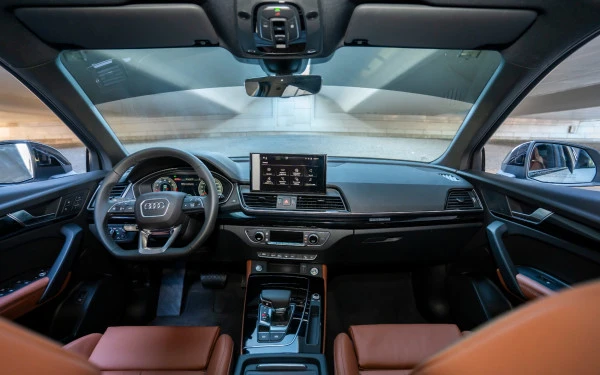  White Audi Q5 Sportback Photo 8